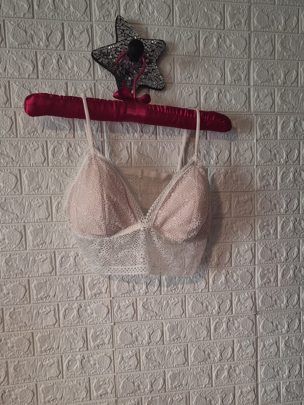 Victoria's Secret Lace Bralette in Light cream and White